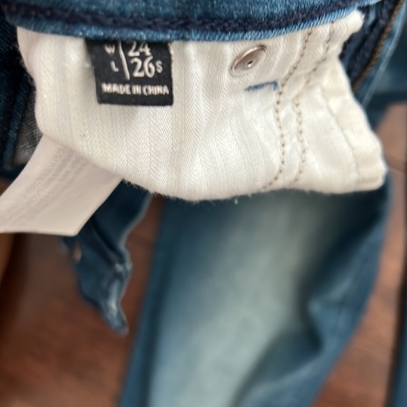 Abercrombie and Fitch Light Blue Ripped Washed Skinny Jeans - Picture 3 of 4